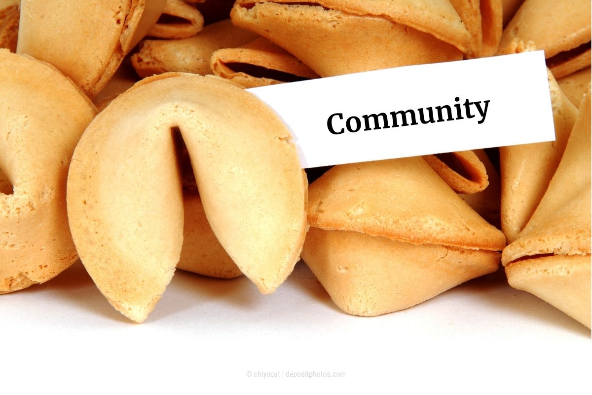 Glückskeks mit Community-Zettel (Photocredit: chiyacat via depositphotos)