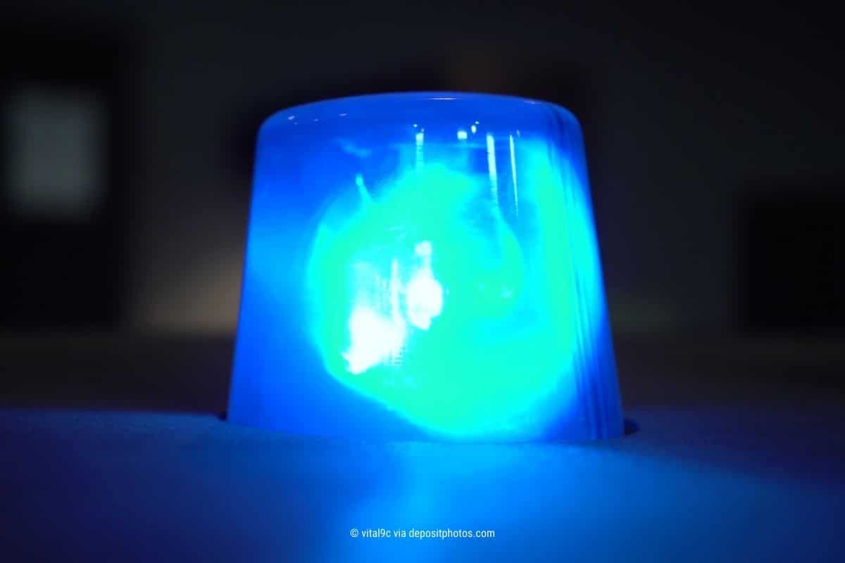 Das Bild zeigt ein Blaulicht auf einem Autodach – Hab Geduld im Online-Business (Photocredit: vital9c via depositphotos)